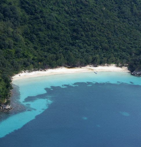 crystal blue waters on guanaja